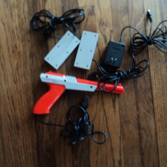 vintage Nintendo zapper and controllers~untested - Picture 5 of 5